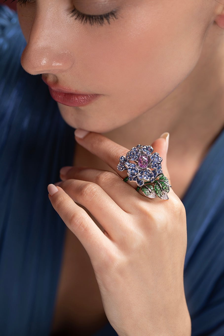 WENDY YUE, Blue Sapphire Diamond Flower Ring