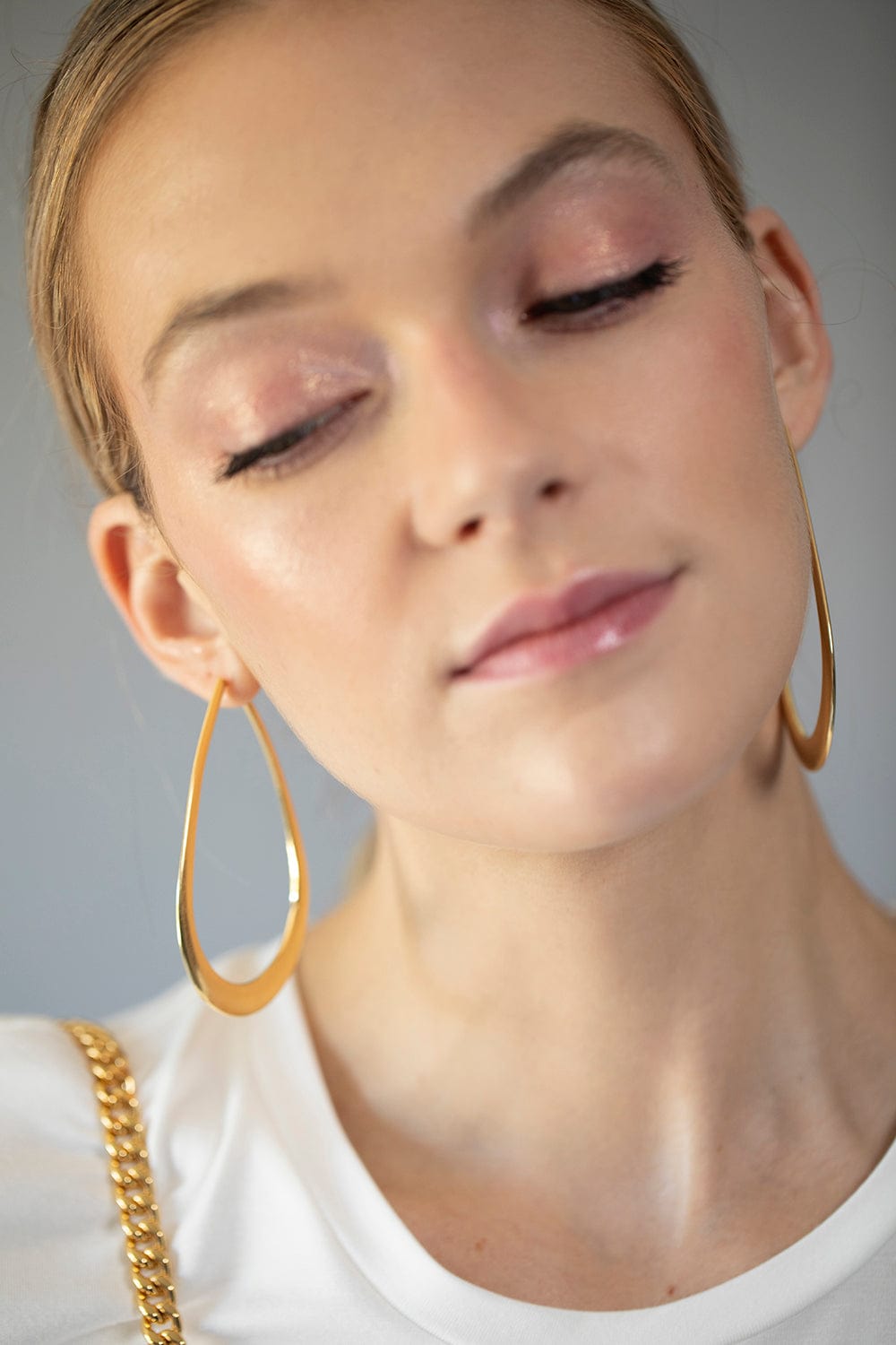 SIDNEY GARBER, Crescent Teardrop Hoops - Yellow Gold